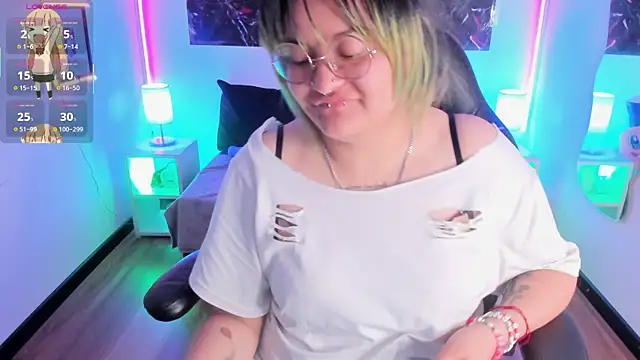 Snapshot of lucky-leah chatting on November 11, 4:45 am lucky-leah online show from November 11, 4:45 am