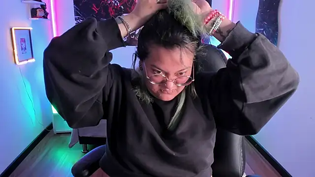 Snapshot of lucky-leah chatting on November 14, 4:44 am lucky-leah online show from November 14, 4:44 am