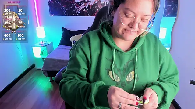 Snapshot of lucky-leah chatting on November 18, 4:17 am lucky-leah online show from November 18, 4:17 am