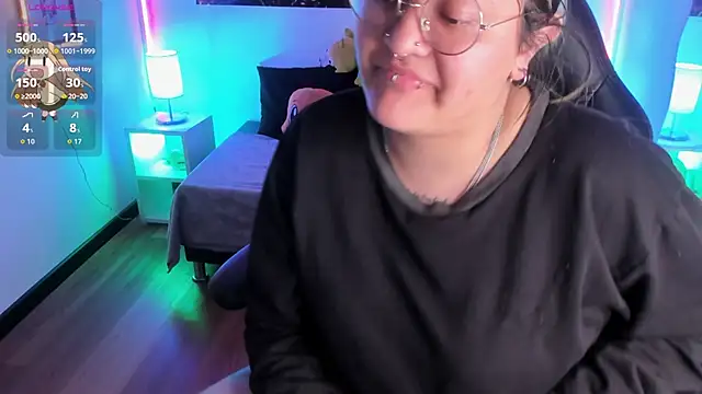 Snapshot of lucky-leah chatting on November 28, 3:53 am lucky-leah online show from November 28, 3:53 am