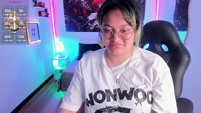 Snapshot of lucky-leah chatting on November 30, 3:54 am lucky-leah online show from November 30, 3:54 am