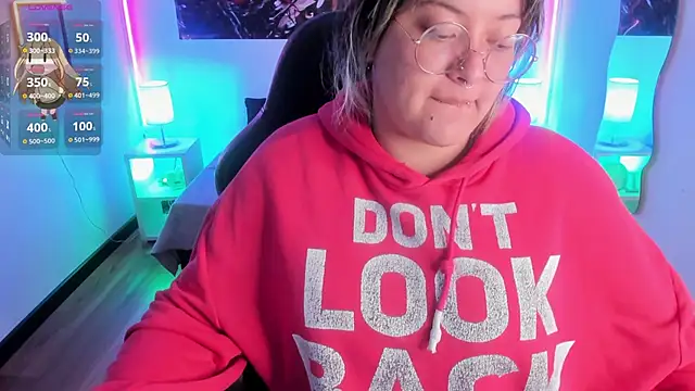 Snapshot of lucky-leah chatting on December 2, 3:34 am lucky-leah online show from December 2, 3:34 am