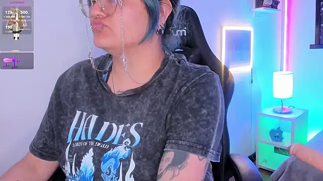 lucky-leah online show from March 22, 4:05 am