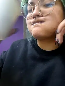 lucky-leah online show from April 8, 3:28 am