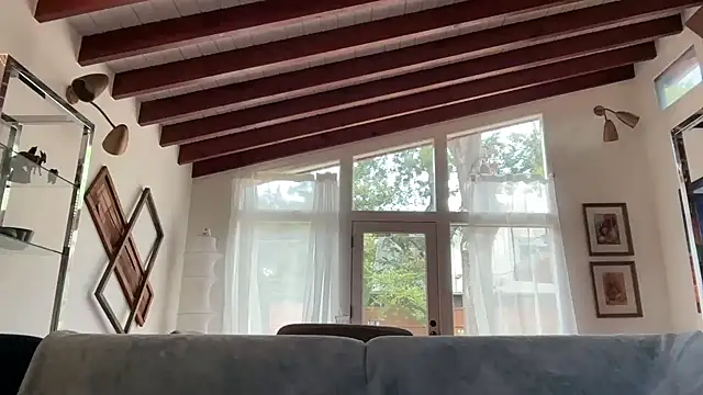 YUMIandbigWOLF online show from September 25, 5:49 pm