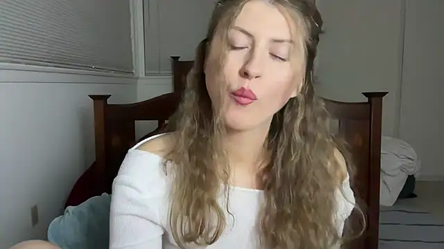 YUMIandbigWOLF online show from November 17, 11:54 pm