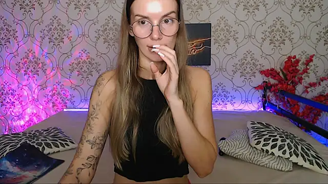 JulDoll online show from October 9, 12:19 am