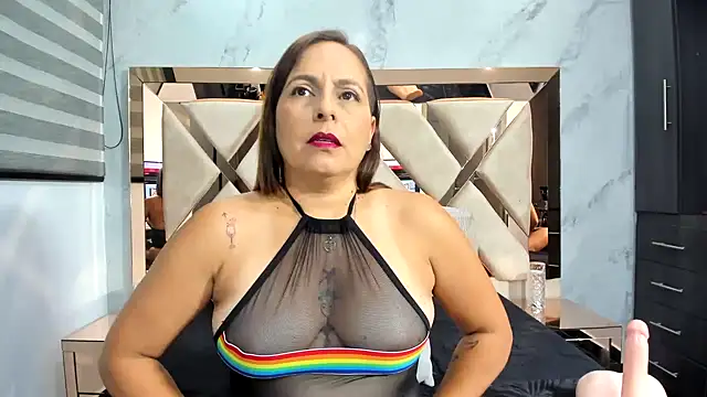 Snapshot of Susy_wisee chatting on February 16, 3:04 am Susy wisee online show from February 16, 3:04 am