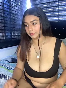 Snapshot of Kittyy_Hott_ chatting on February 7, 5:40 pm Kittyy Hott online show from February 7, 5:40 pm