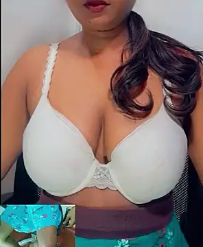 SLteena online show from April 7, 2:45 am