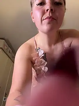 xxcurvyjessiexx online show from November 3, 7:59 pm