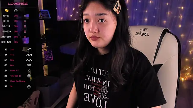 Snapshot of FreyaRaya chatting on December 5, 9:17 am FreyaRaya online show from December 5, 9:17 am