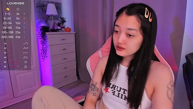 Snapshot of FreyaRaya chatting on December 11, 8:47 am FreyaRaya online show from December 11, 8:47 am