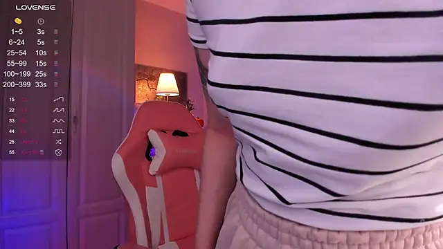 Snapshot of FreyaRaya chatting on December 18, 11:45 am FreyaRaya online show from December 18, 11:45 am