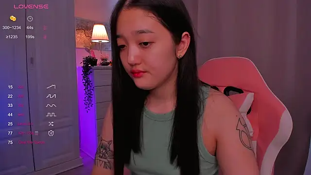 Snapshot of FreyaRaya chatting on February 15, 8:54 am FreyaRaya online show from February 15, 8:54 am