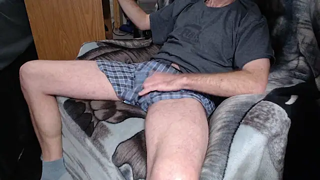 Snapshot of froy4986 chatting on January 1, 10:24 pm froy4986 online show from January 1, 10:24 pm