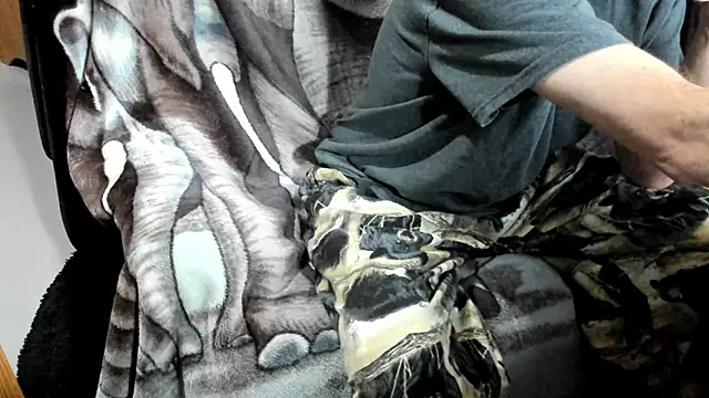 Snapshot of froy4986 chatting on January 31, 9:27 am froy4986 online show from January 31, 9:27 am