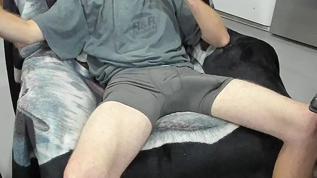 Snapshot of froy4986 chatting on October 19, 4:40 pm froy4986 online show from October 19, 4:40 pm