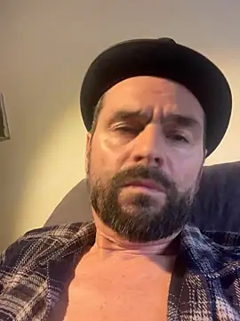 Snapshot of TB1977DK chatting on December 15, 9:24 am TB1977DK online show from December 15, 9:24 am