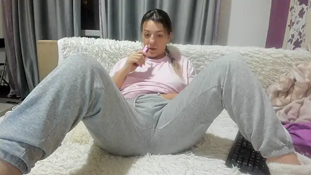 Dyana Kaylinn online show from January 18, 4:59 am