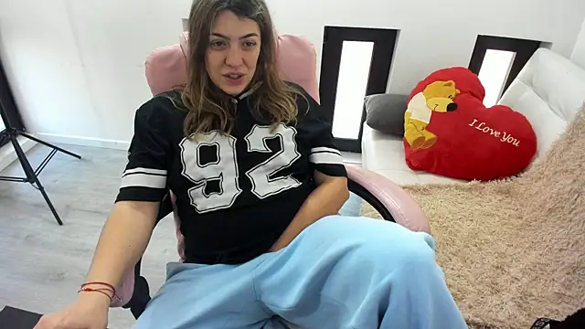 Dyana Kaylinn online show from April 13, 4:18 am