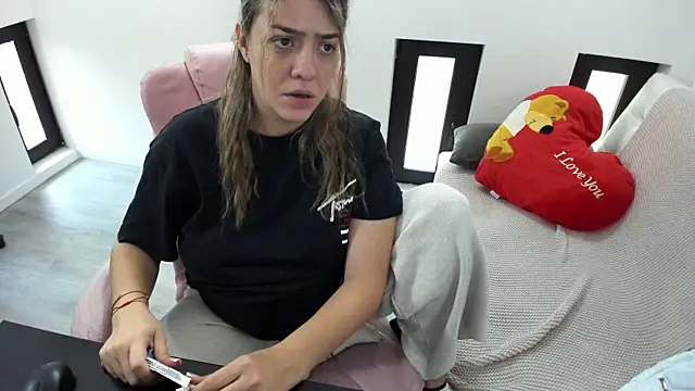 Dyana Kaylinn online show from April 22, 4:59 am