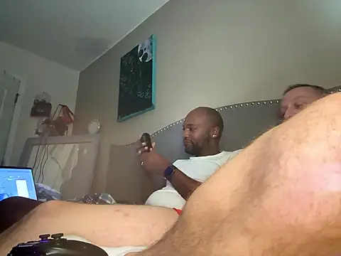 Snapshot of Romieworld chatting on December 4, 10:46 am Romieworld online show from December 4, 10:46 am