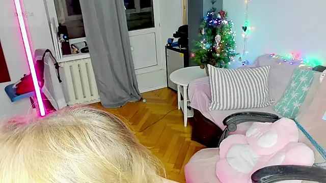 Snapshot of Evelyn_Harper@xh chatting on December 28, 6:17 am Evelyn Harperxh online show from December 28, 6:17 am