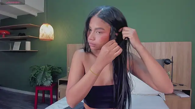 nayah   online show from November 30, 2:43 pm