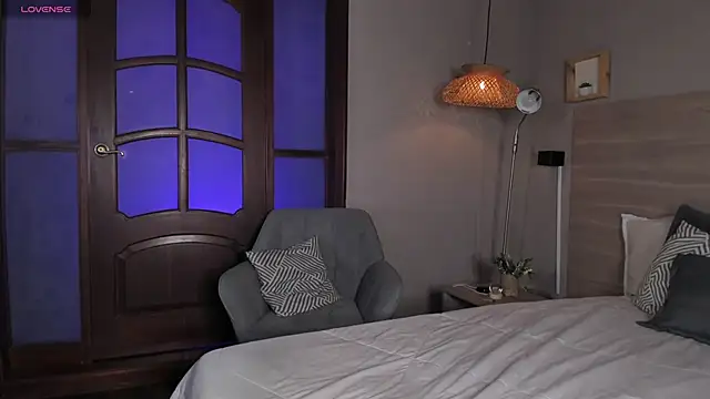 nayah   online show from March 13, 8:15 pm