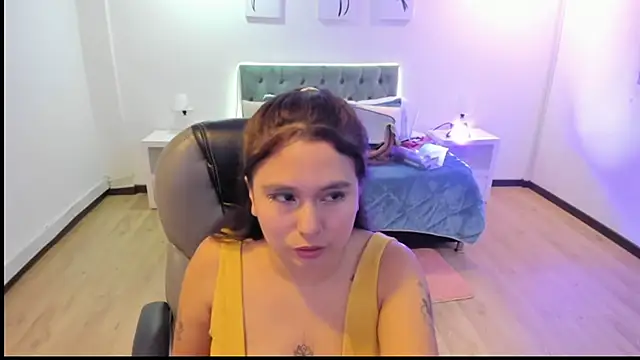 Snapshot of _Natalie18 chatting on December 5, 3:37 am Natalie18 online show from December 5, 3:37 am