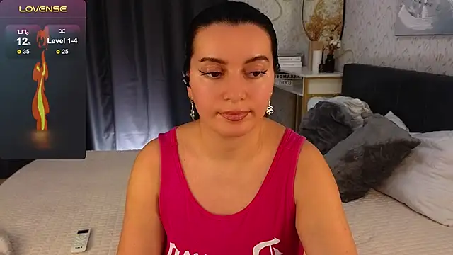 Snapshot of YourSweetDream_ chatting on January 4, 12:38 pm YourSweetDream online show from January 4, 12:38 pm