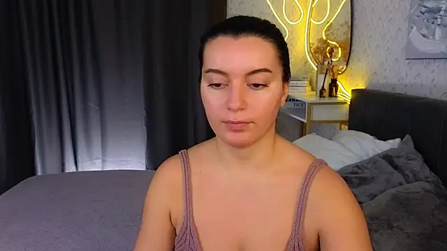 Snapshot of YourSweetDream_ chatting on February 5, 8:32 am YourSweetDream online show from February 5, 8:32 am