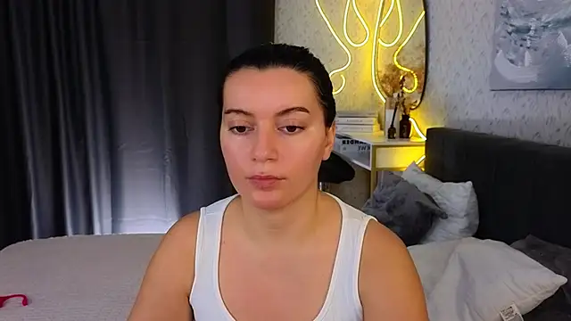 Snapshot of YourSweetDream_ chatting on February 6, 8:18 am YourSweetDream online show from February 6, 8:18 am