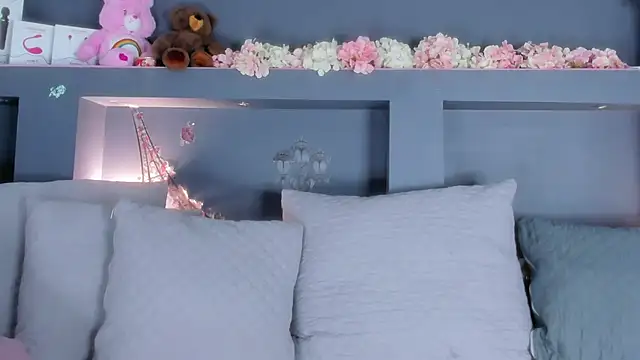 rosemonrooe online show from February 1, 4:22 pm