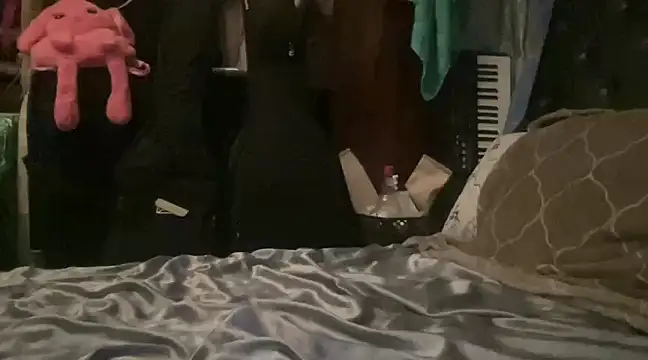 Snapshot of MommyConfident chatting on January 6, 12:59 am MommyConfident online show from January 6, 12:59 am