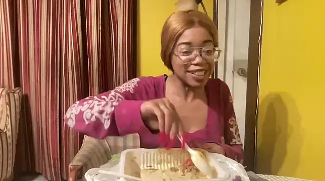 Snapshot of MommyConfident chatting on January 12, 4:10 am MommyConfident online show from January 12, 4:10 am