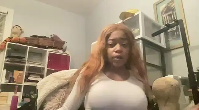 Snapshot of MommyConfident chatting on January 21, 3:04 am MommyConfident online show from January 21, 3:04 am