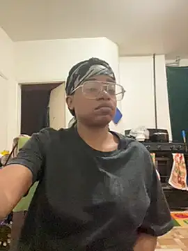 Snapshot of MommyConfident chatting on January 27, 10:49 am MommyConfident online show from January 27, 10:49 am