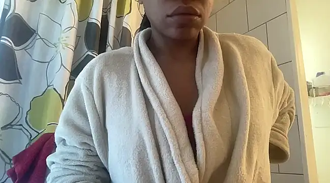 Snapshot of MommyConfident chatting on February 14, 8:48 pm MommyConfident online show from February 14, 8:48 pm