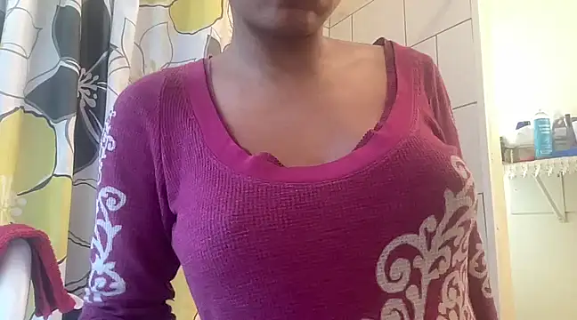 Snapshot of MommyConfident chatting on February 17, 9:08 pm MommyConfident online show from February 17, 9:08 pm