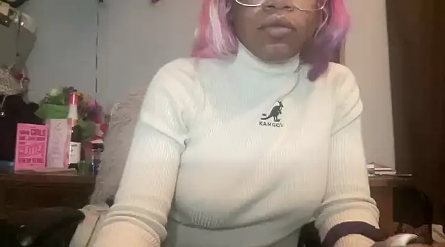 Snapshot of MommyConfident chatting on February 22, 7:45 am MommyConfident online show from February 22, 7:45 am