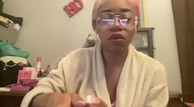 Snapshot of MommyConfident chatting on March 2, 8:40 pm MommyConfident online show from March 2, 8:40 pm