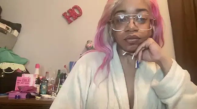 Snapshot of MommyConfident chatting on March 3, 3:52 am MommyConfident online show from March 3, 3:52 am