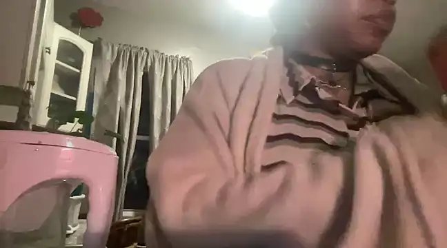 Snapshot of MommyConfident chatting on March 12, 1:47 am MommyConfident online show from March 12, 1:47 am