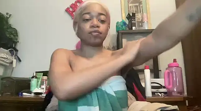 Snapshot of MommyConfident chatting on March 20, 6:53 pm MommyConfident online show from March 20, 6:53 pm