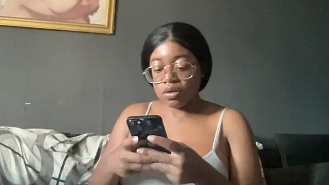 Snapshot of MommyConfident chatting on September 28, 6:02 pm MommyConfident online show from September 28, 6:02 pm