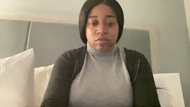 Snapshot of MommyConfident chatting on October 16, 12:22 am MommyConfident online show from October 16, 12:22 am