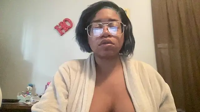 Snapshot of MommyConfident chatting on October 21, 1:12 pm MommyConfident online show from October 21, 1:12 pm