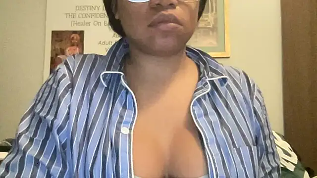 MommyConfident online show from May 9, 10:37 pm